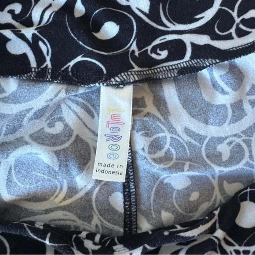 LuLaRoe Leggings Swirl Pattern Womens Tall & Curvy Black White EUC pre-owned HTF